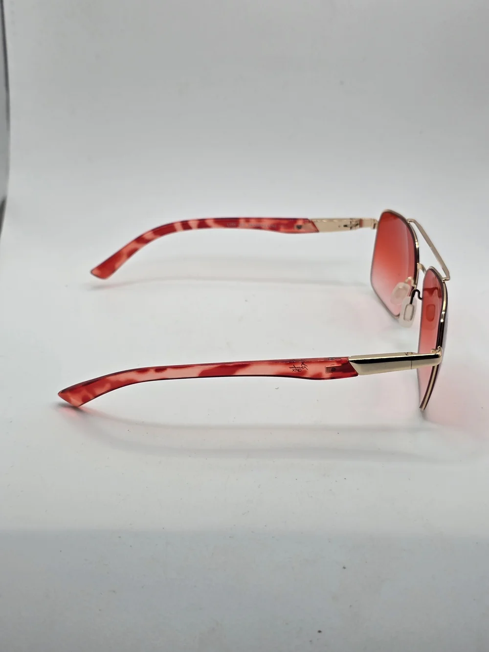 Rainbow Optx Leo Gold Frame Men’s Sunglasses with Red Gradient Lenses